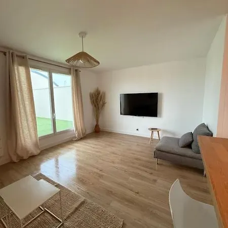 Appartement Cosy Cergy Le Haut Gare Exterior photo